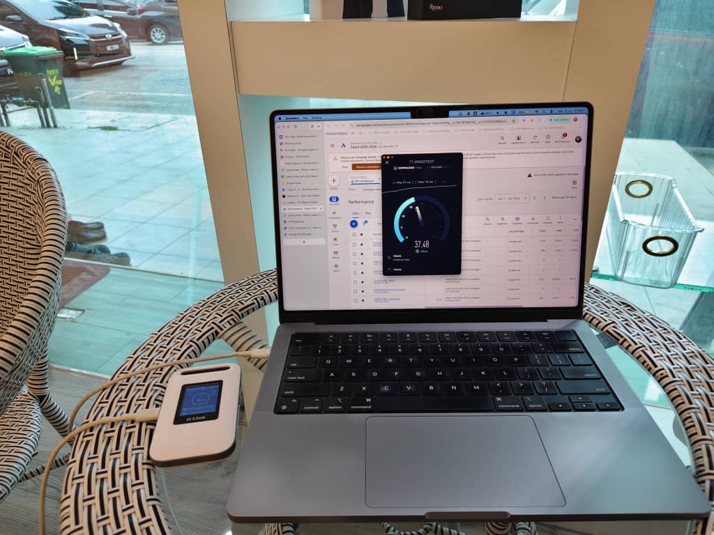 Speedtest D-Link DWR-933M di Lot 88 Sungai Petani menunjukkan sekitar 37 Mbps muat turun pada laptop