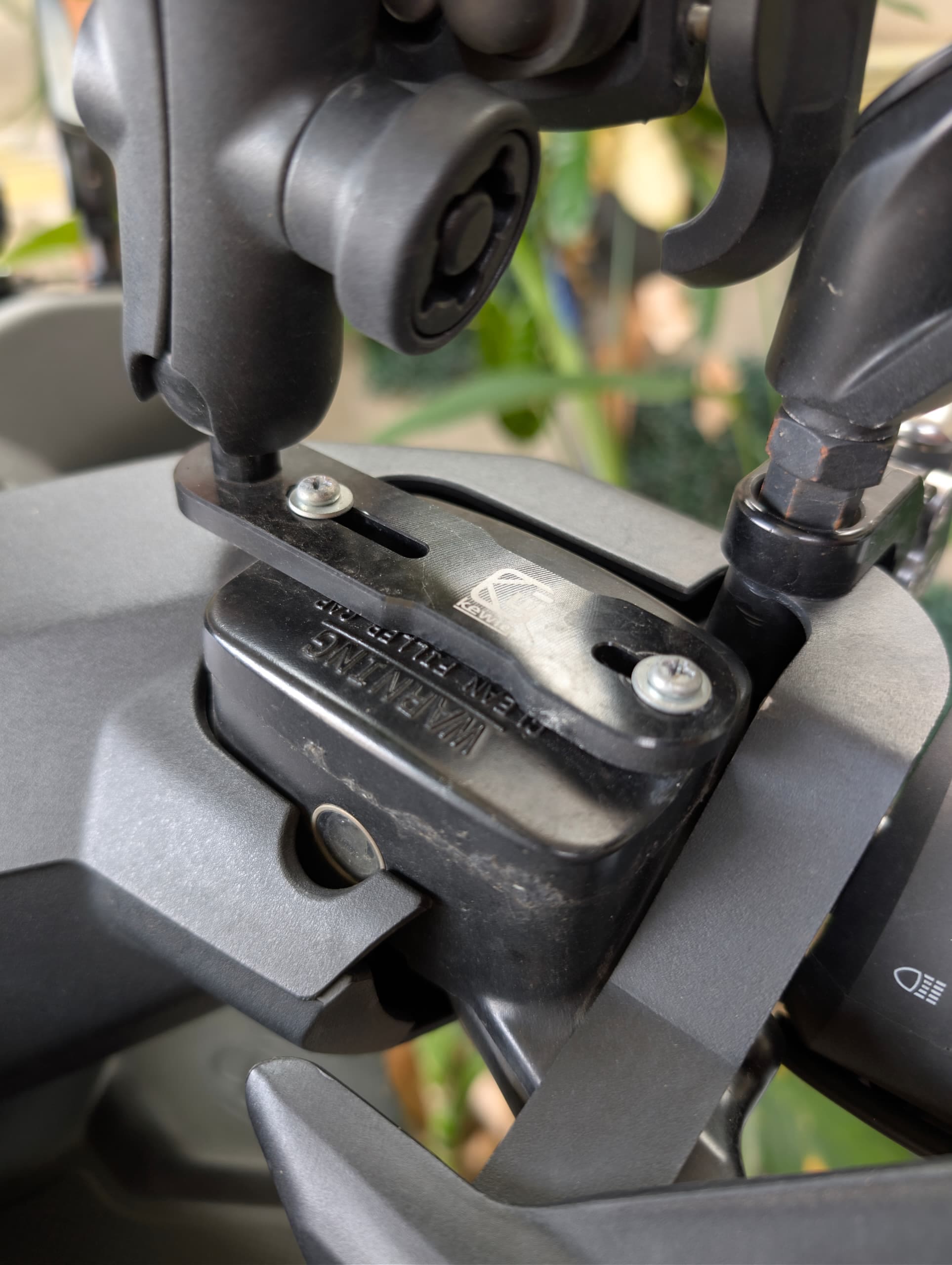 Mount base 1 inci ball pada motosikal QJMotor Fortress